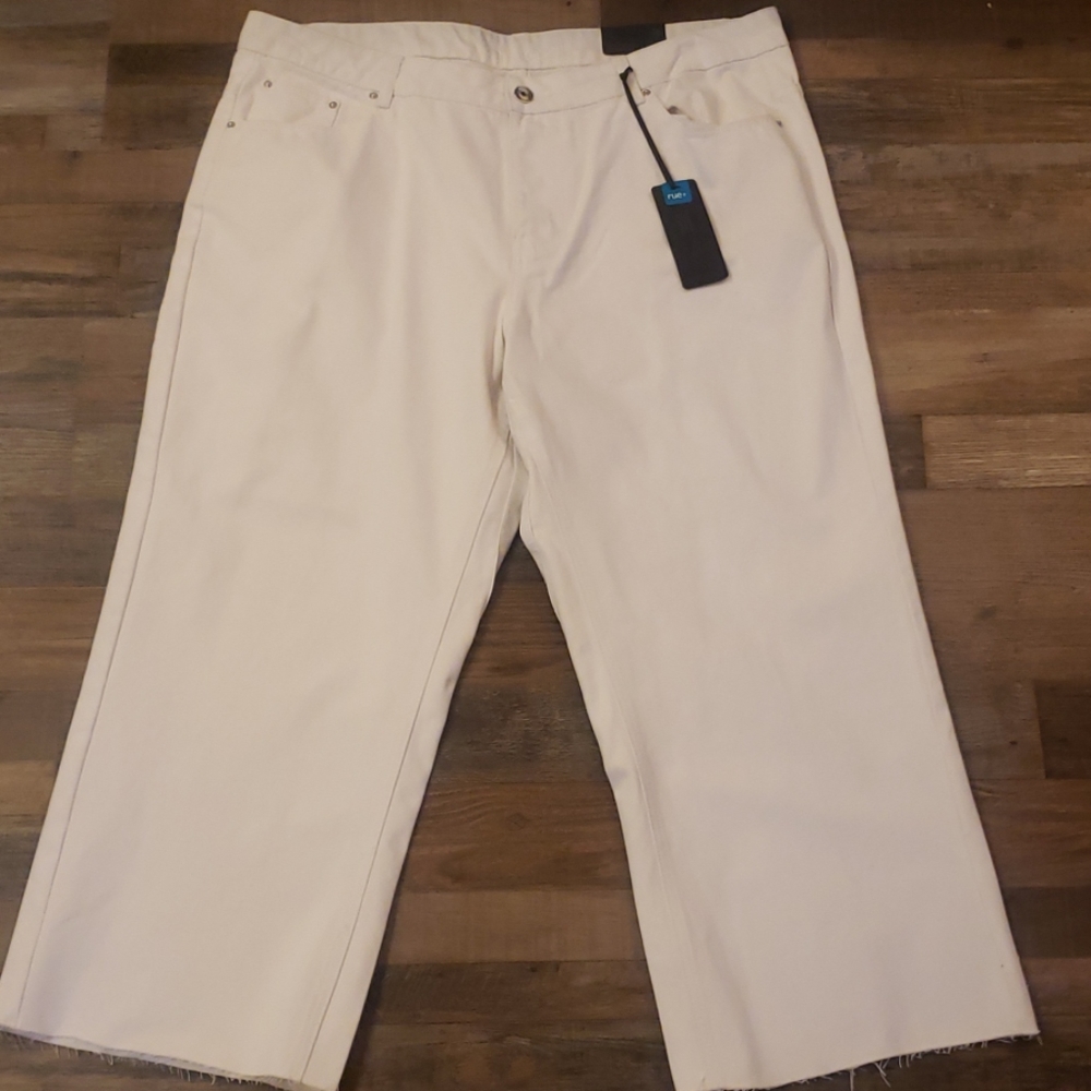 Rue 21 white ankle straight jeans size 18